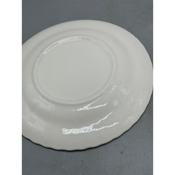 Set of 2 Holiday Wreath holly berry Pattern Ceramic Dinner Plates scalloped 10" - Picture 6 of 7